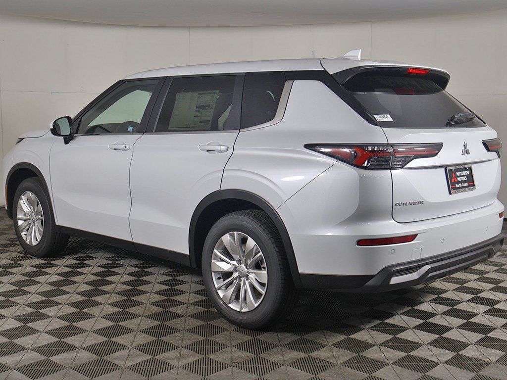 New 2026 Mitsubishi Outlander ES AWD/4WD image 9