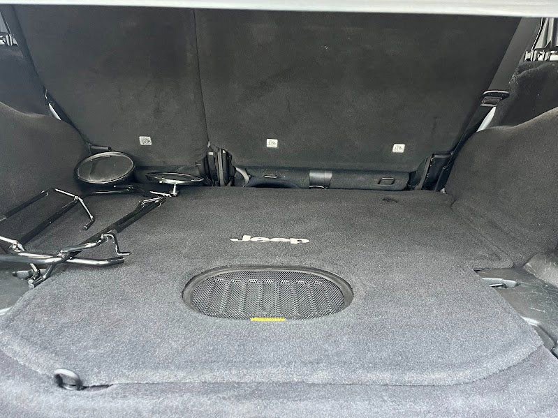 Used 2017 Jeep Wrangler Unlimited Rubicon w/ Connectivity Group image 41