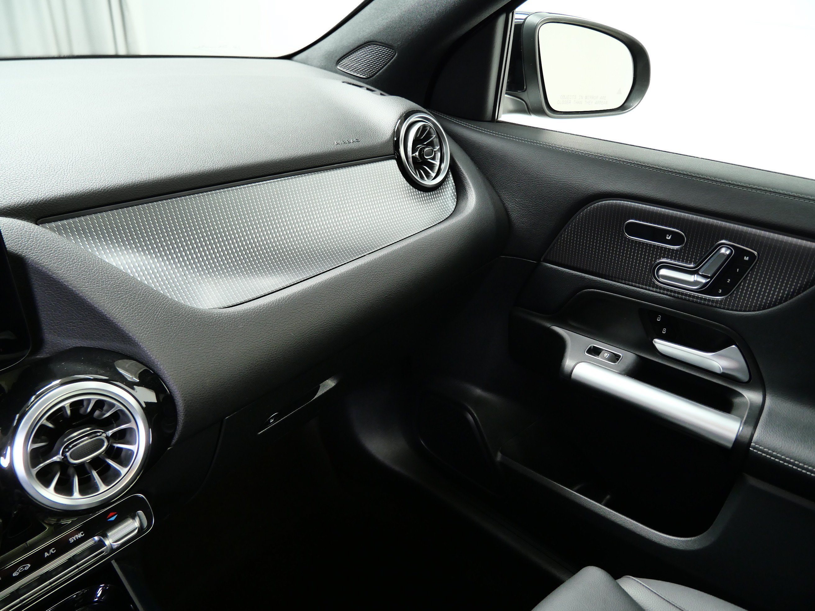 Used 2023 Mercedes-Benz GLA 250 4MATIC w/ Premium Package image 20