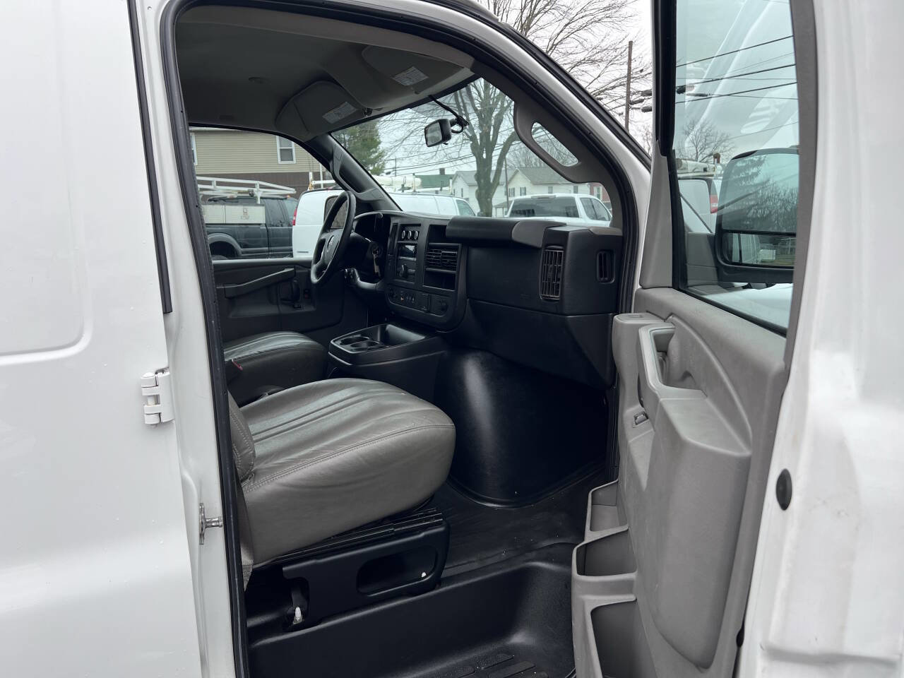 Used 2018 GMC Savana 2500 Extended image 27