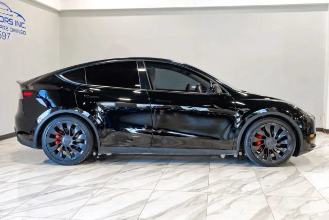 Used 2022 Tesla Model Y Performance AWD/4WD image 9