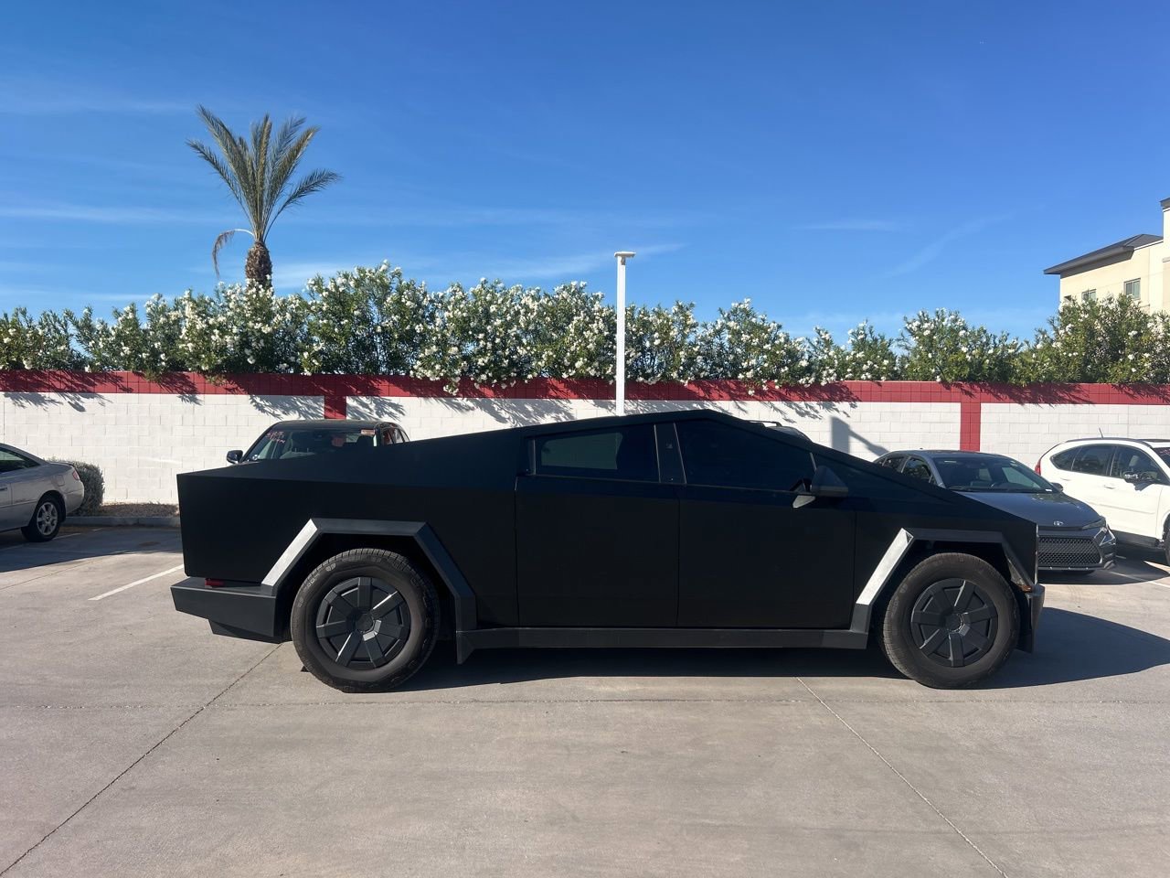 Used 2025 Tesla Cybertruck AWD Crew Cab image 2