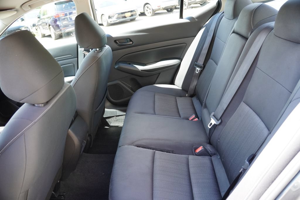 Used 2025 Nissan Altima 2.5 SV FWD image 17