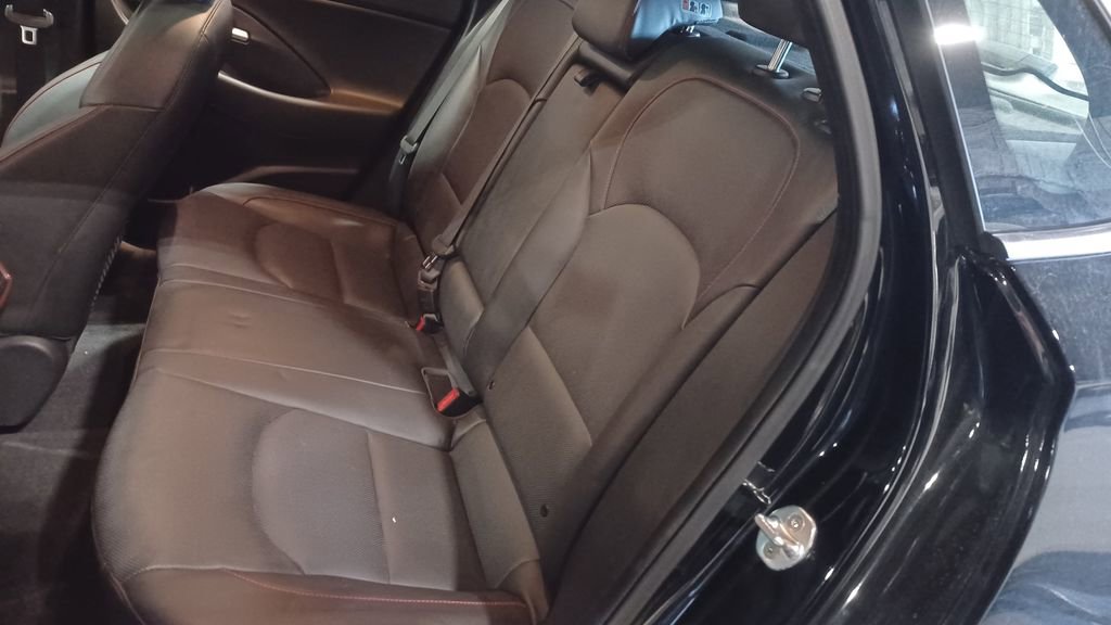 Used 2018 Hyundai Elantra GT Sport w/ Sport Tech Package 04 image 6