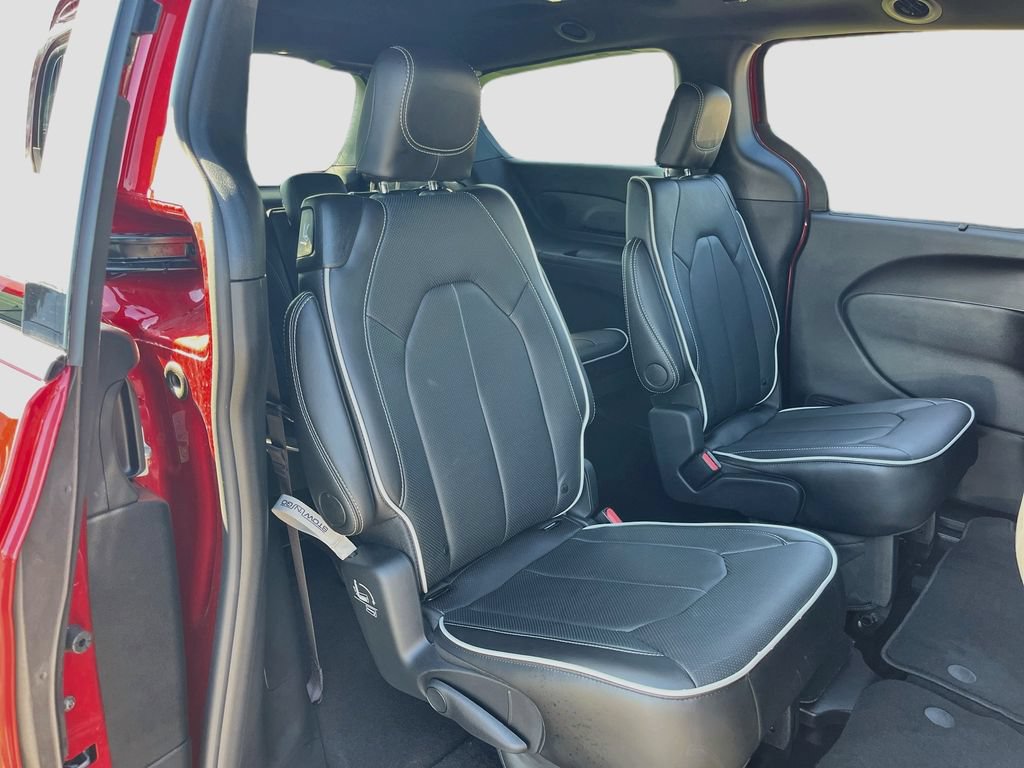 Certified 2026 Chrysler Pacifica Limited w/ S Appearance Package FWD image 29