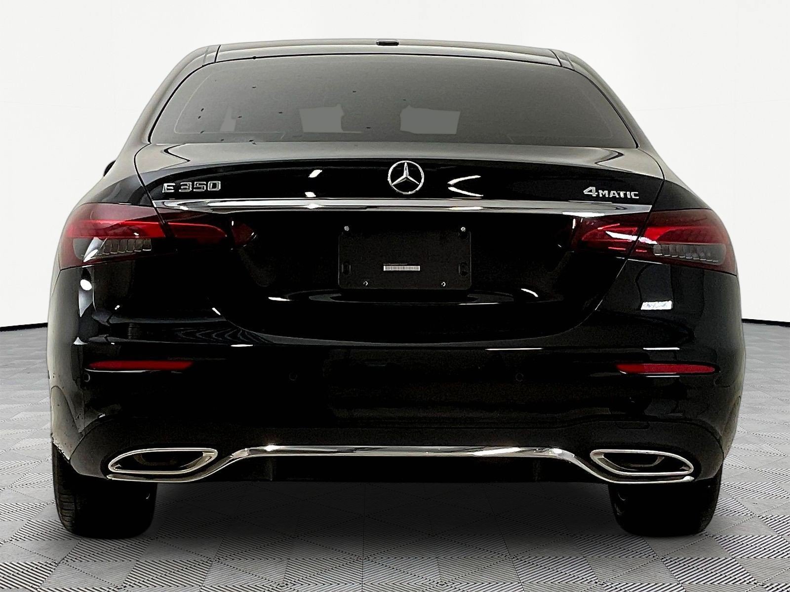 Used 2023 Mercedes-Benz E 350 4MATIC Sedan image 5