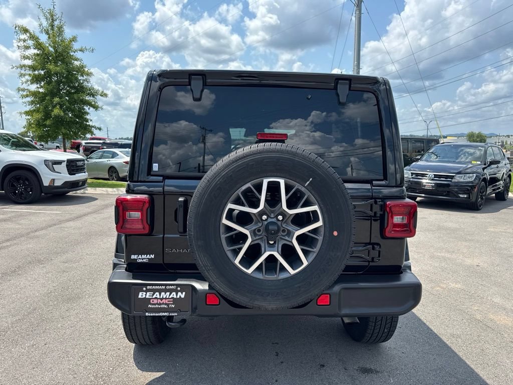 Used 2025 Jeep Wrangler Unlimited Sahara AWD/4WD image 6