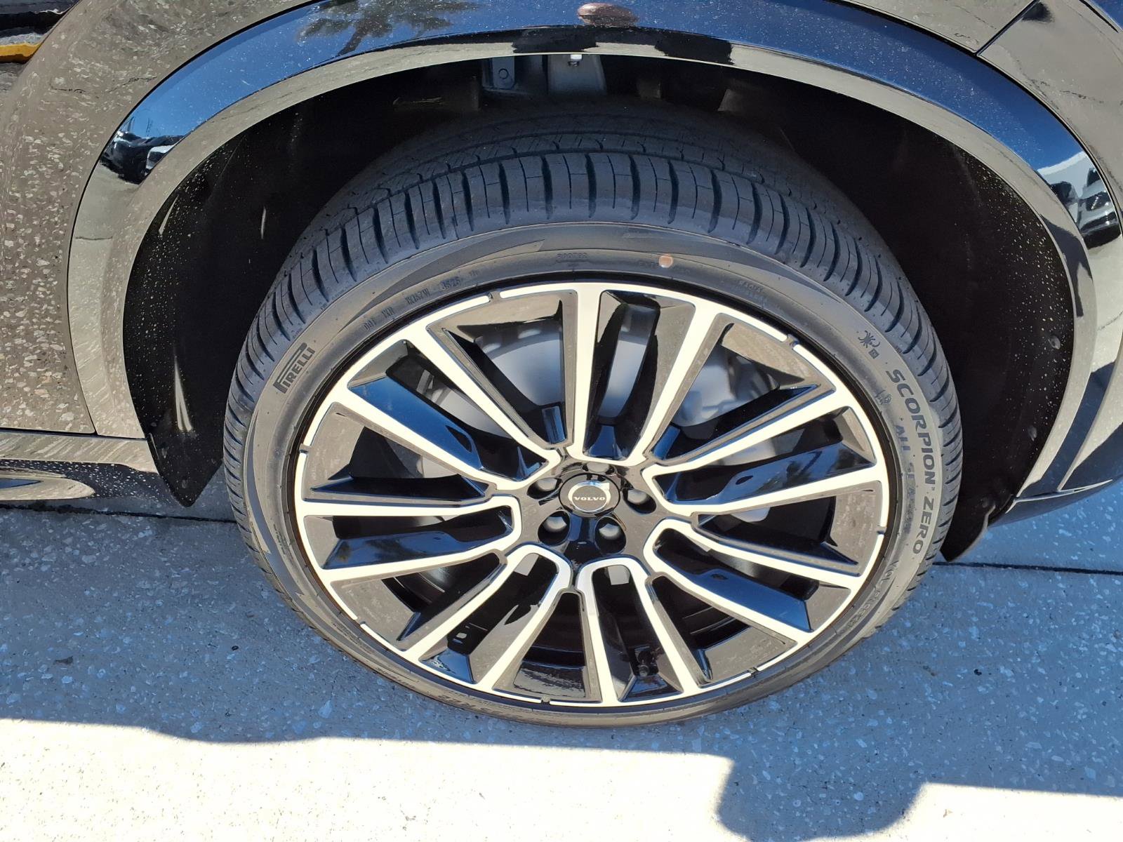 New 2026 Volvo XC90 B6 Ultra w/ Lounge Package image 9