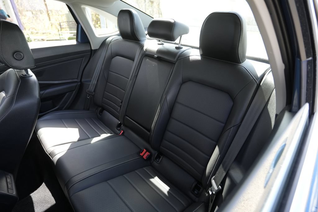Used 2021 Volkswagen Jetta SE w/ SE Cold Weather Package FWD image 18