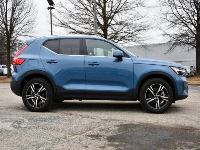 Certified 2025 Volvo XC40 B5 Core AWD/4WD image 8