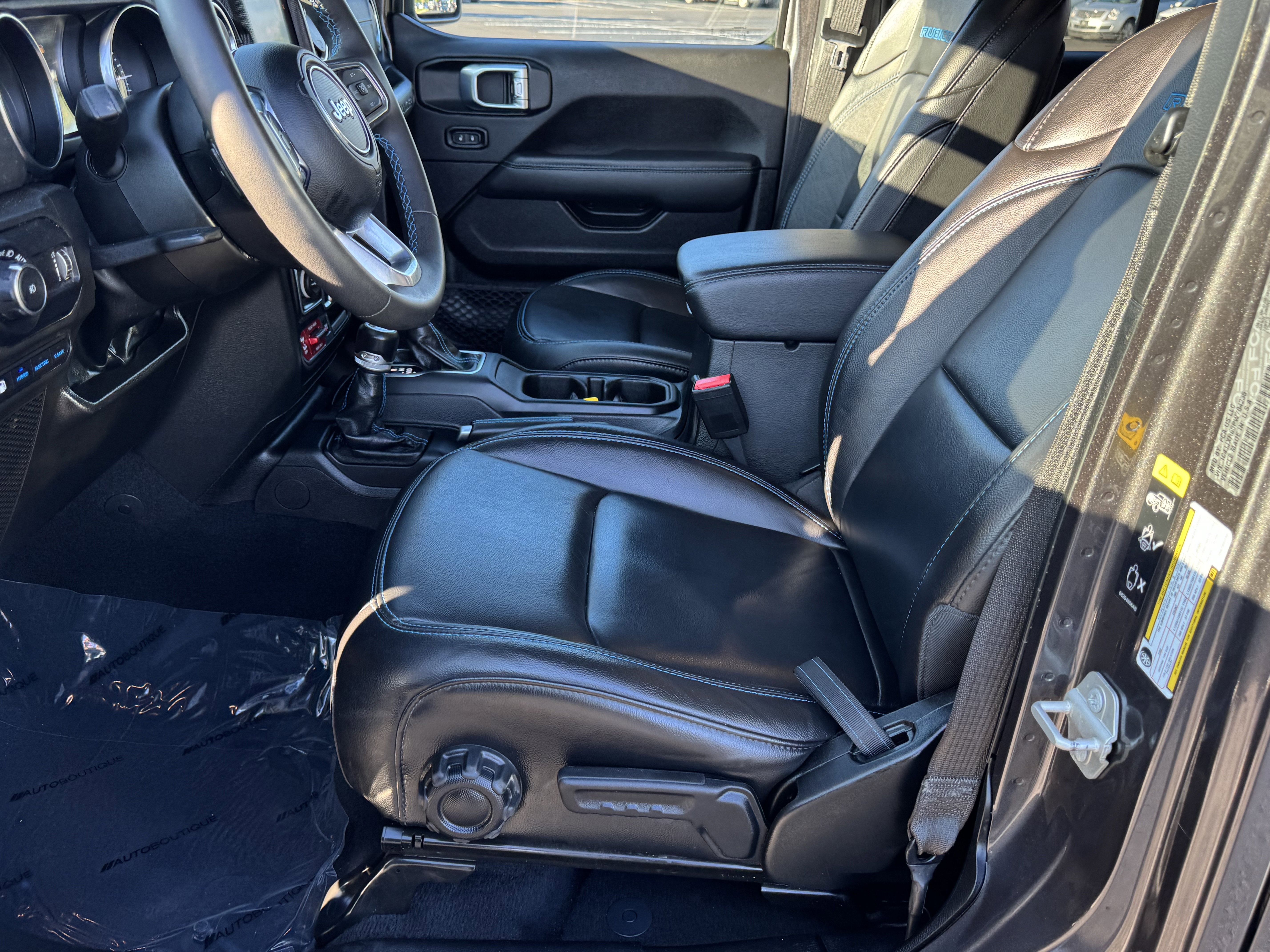 Used 2023 Jeep Wrangler Unlimited Rubicon 4xe image 25