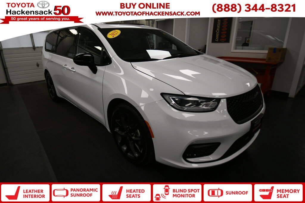 Used 2025 Chrysler Pacifica Limited