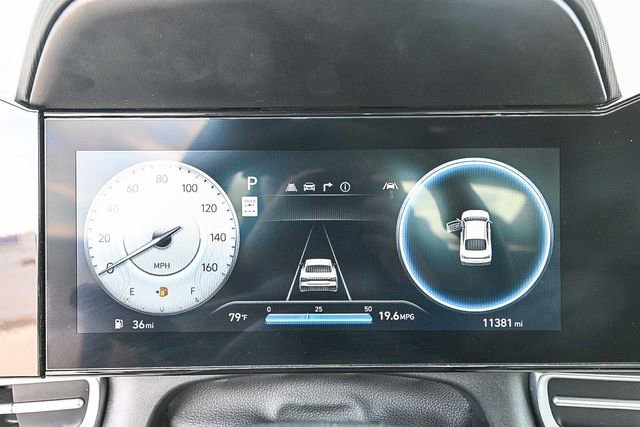 Used 2025 Hyundai Elantra Limited image 22