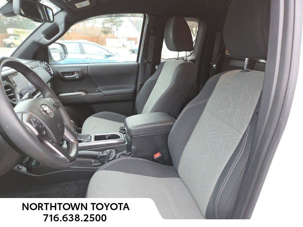 Used 2022 Toyota Tacoma TRD Sport image 16
