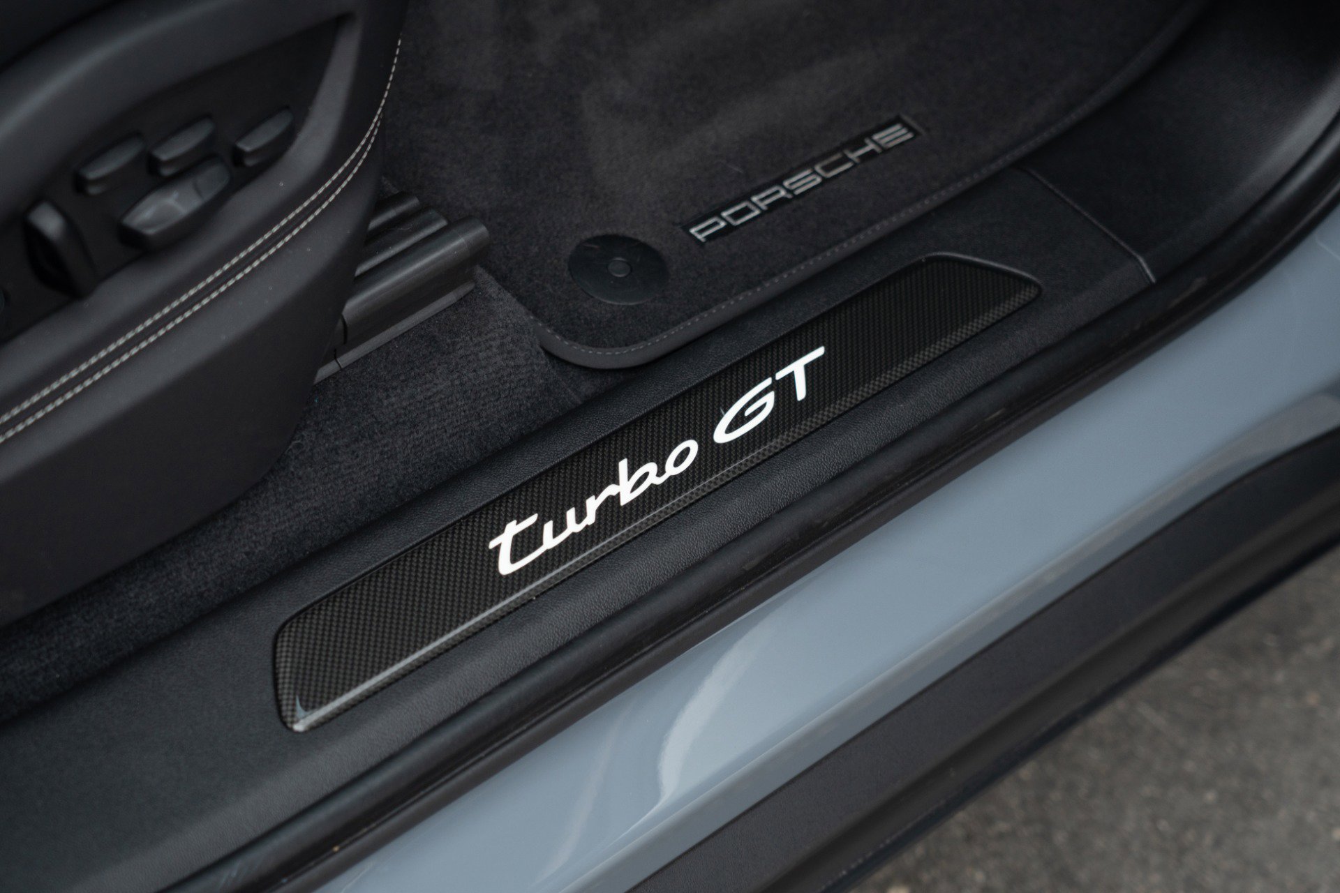 Used 2024 Porsche Cayenne Turbo GT image 40
