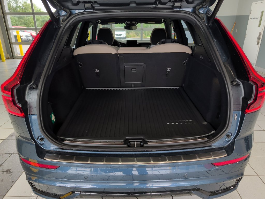 New 2026 Volvo XC60 B5 Plus w/ Protection Package Premier AWD/4WD image 34