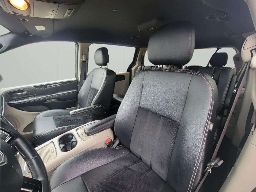 Used 2018 Dodge Grand Caravan SXT image 10
