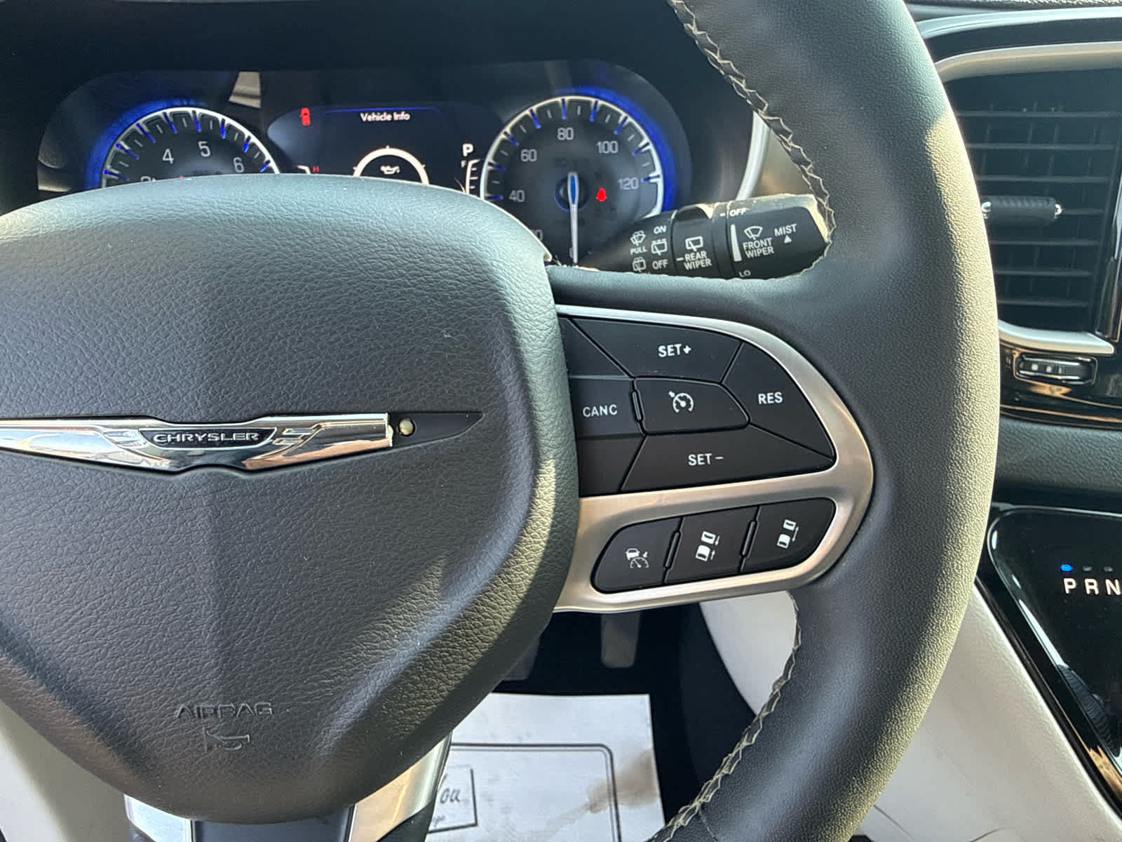 Used 2022 Chrysler Pacifica Touring-L FWD image 17