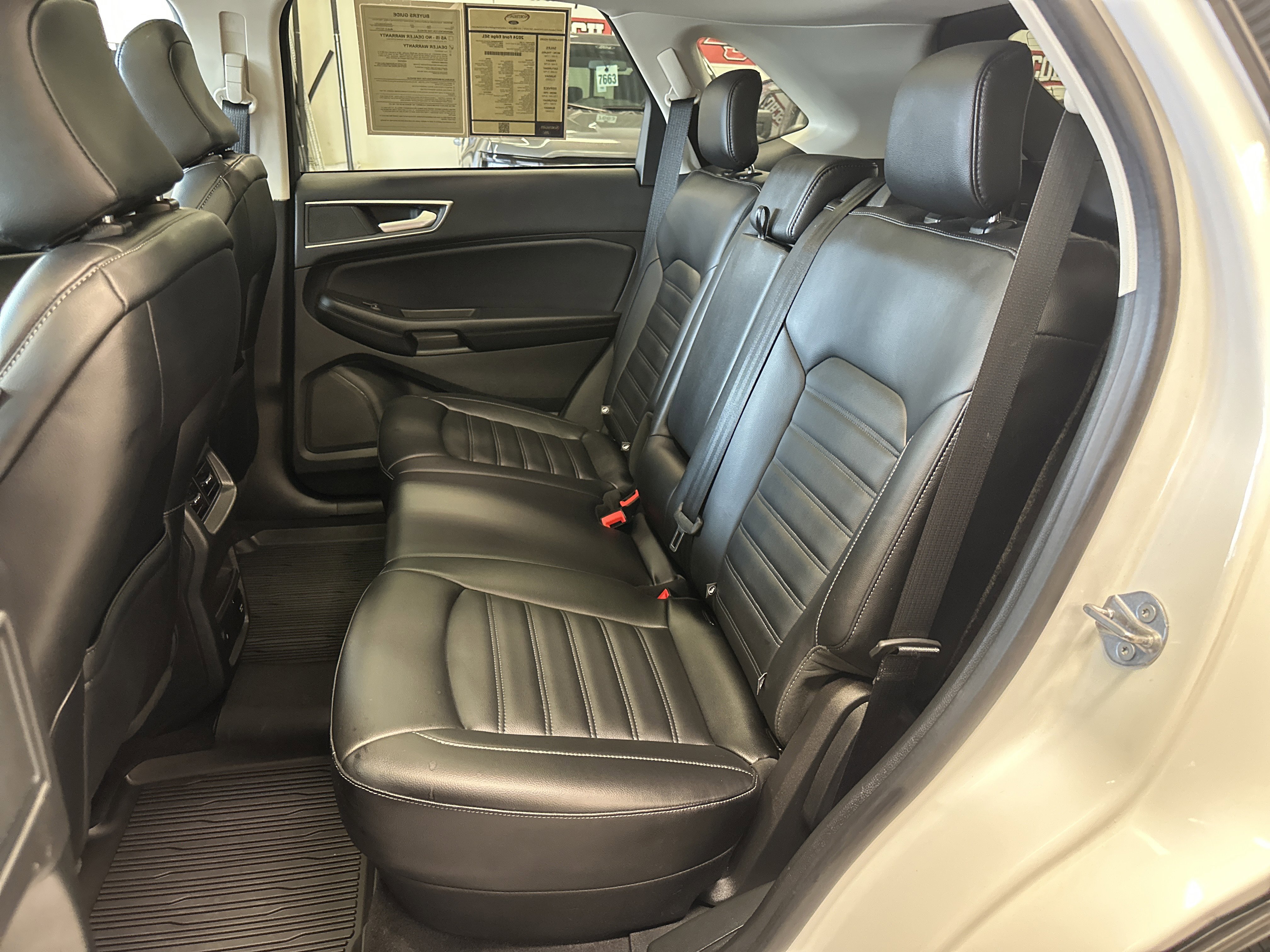 Used 2024 Ford Edge SEL w/ Convenience Package image 6