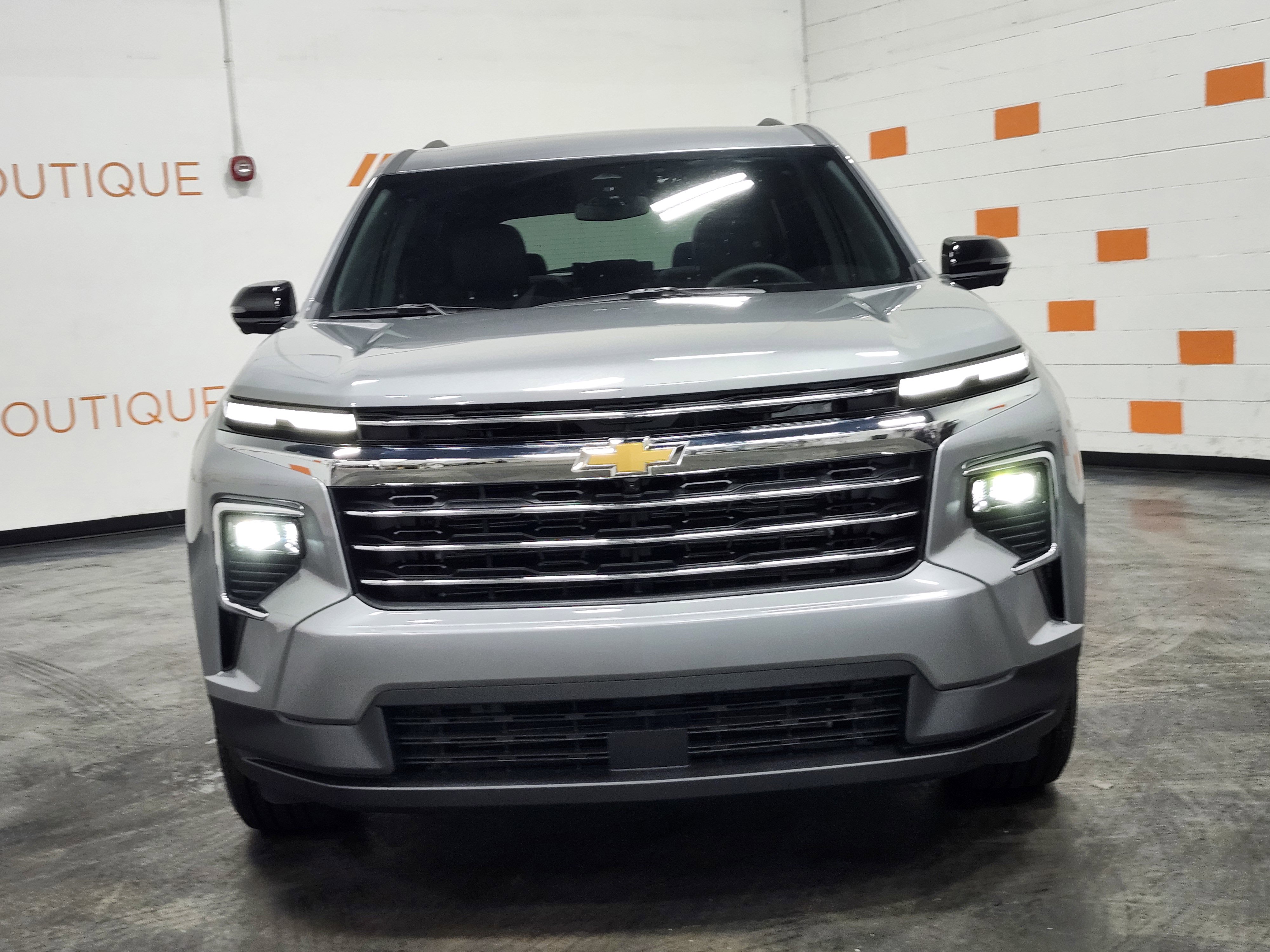 Used 2025 Chevrolet Traverse LT w/ Driver Confidence Package image 3