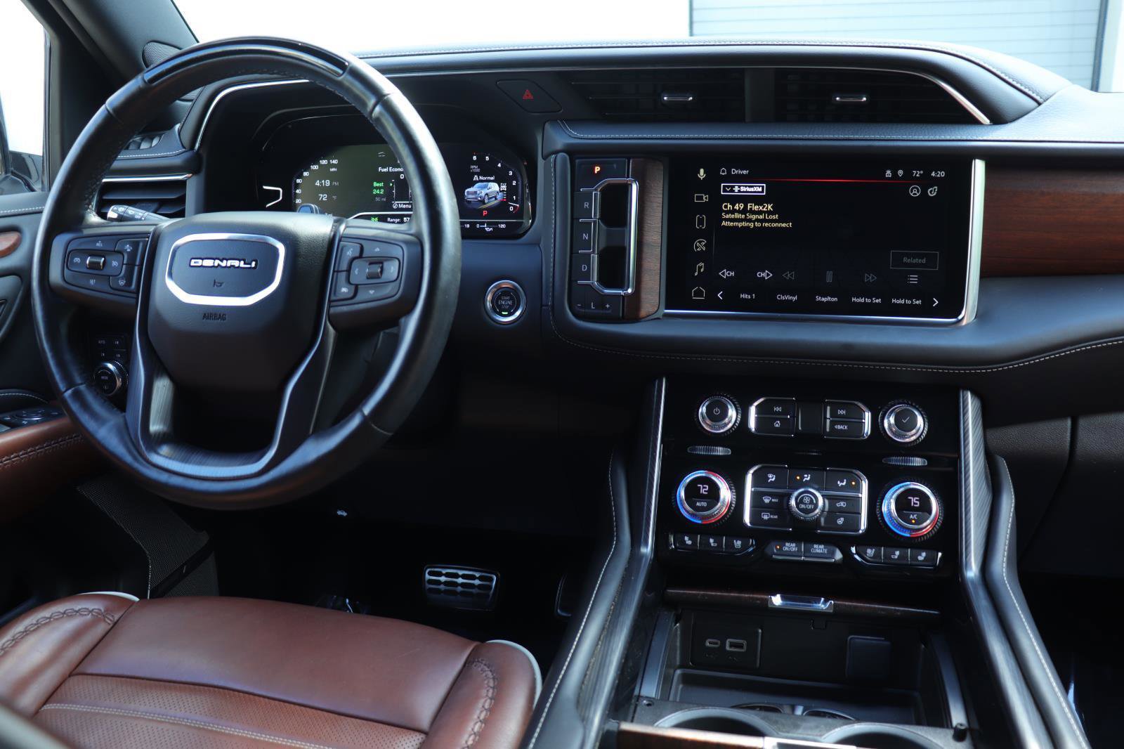 Used 2024 GMC Yukon Denali Ultimate AWD/4WD image 27