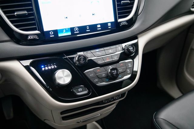 Used 2024 Chrysler Pacifica Touring-L image 30