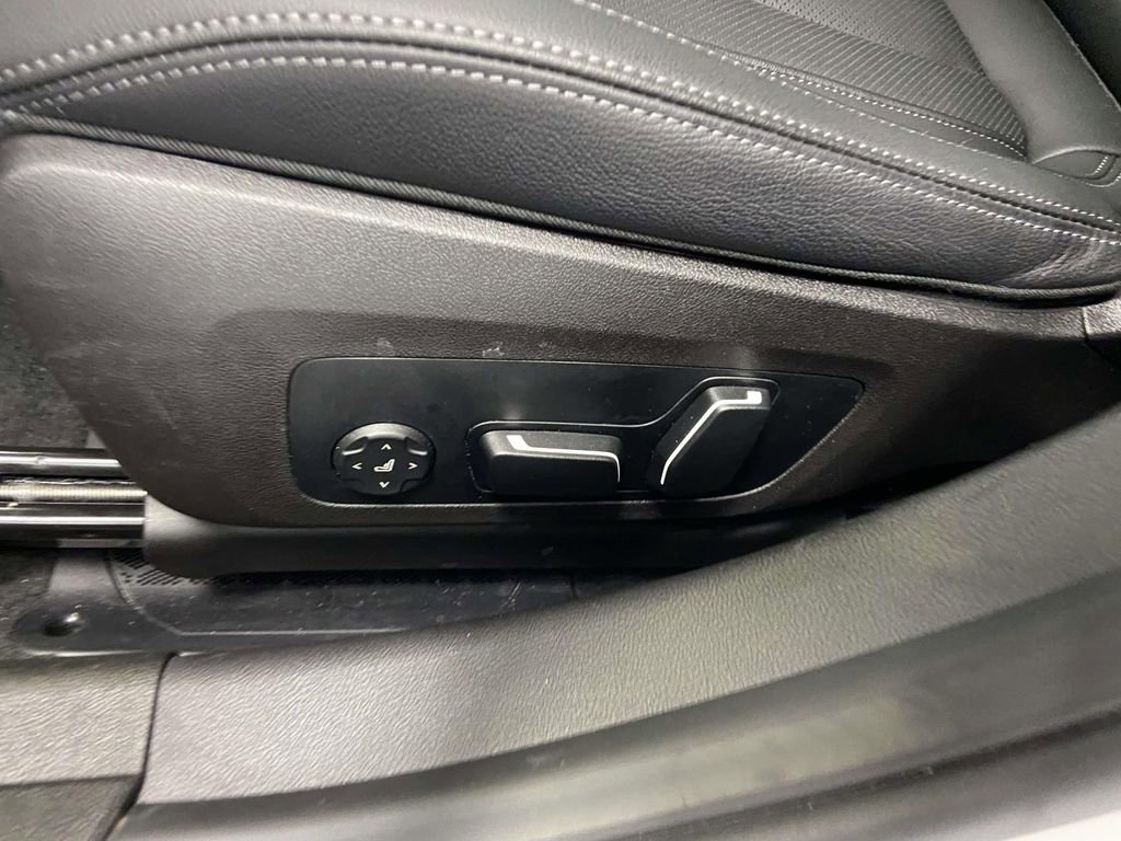 Used 2025 BMW 330i xDrive Sedan w/ Convenience Package image 18