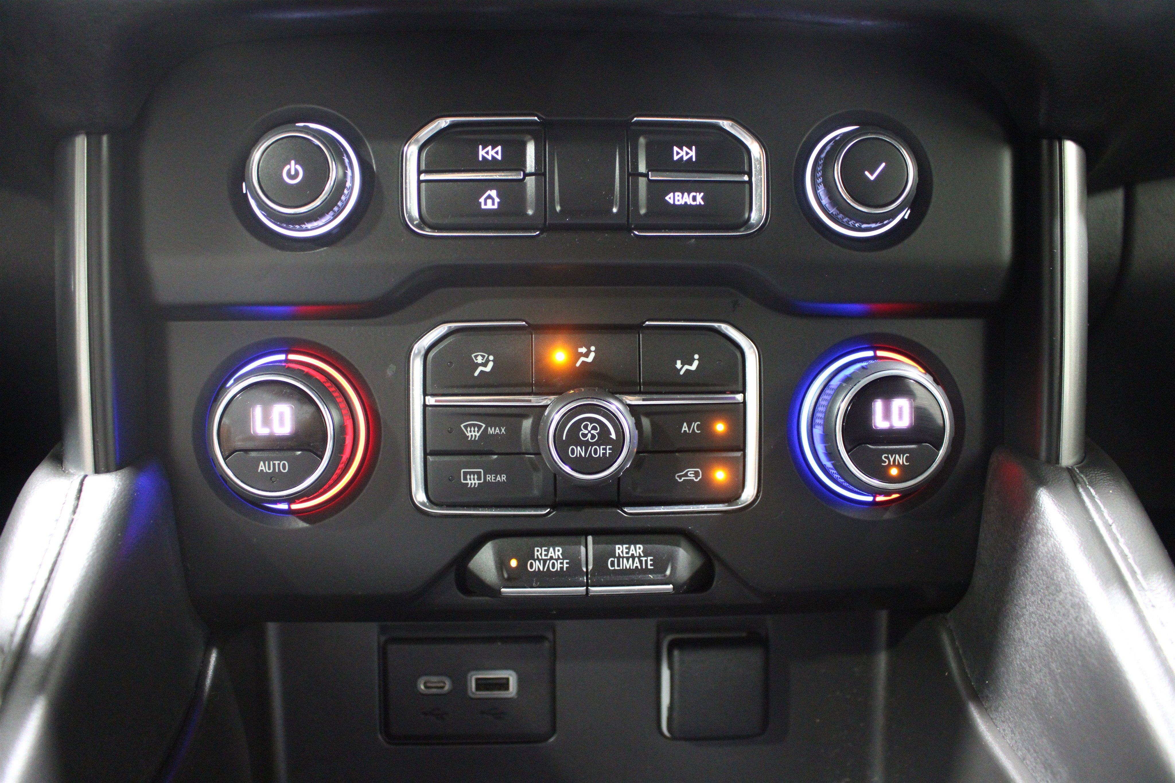 Used 2023 Chevrolet Suburban LS image 16