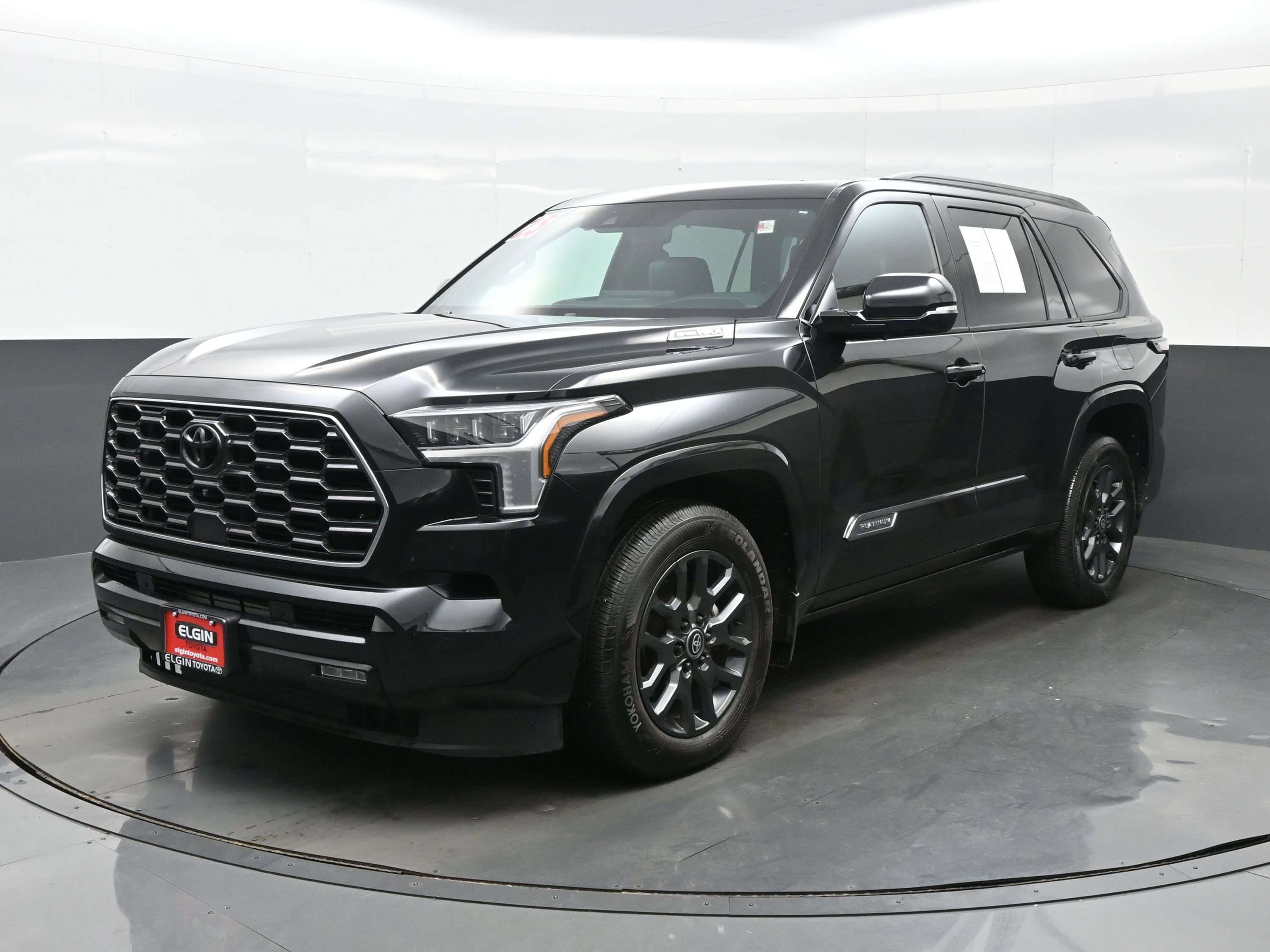 Used 2025 Toyota Sequoia Platinum image 2