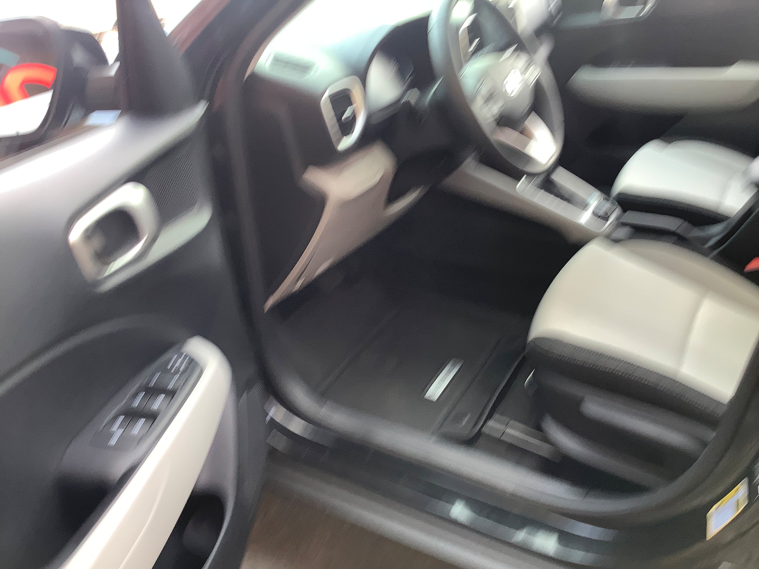Used 2023 Hyundai Venue SEL w/ Cargo Package FWD image 11
