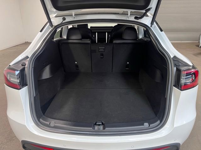 Used 2022 Tesla Model Y Long Range image 16