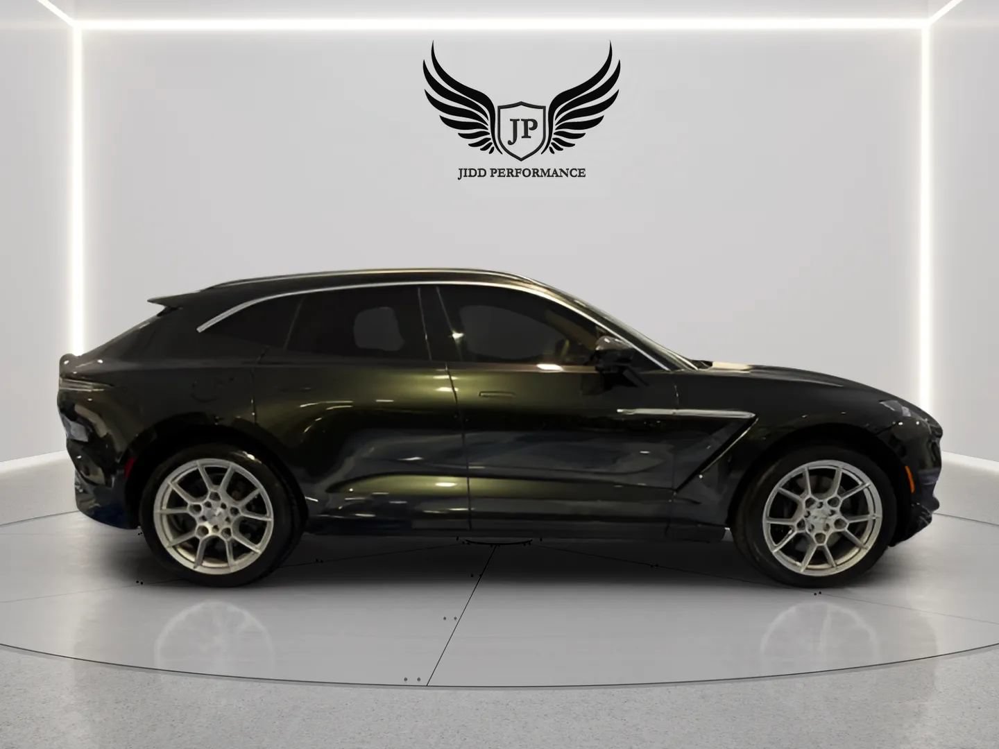 Used 2021 Aston Martin DBX AWD/4WD image 8
