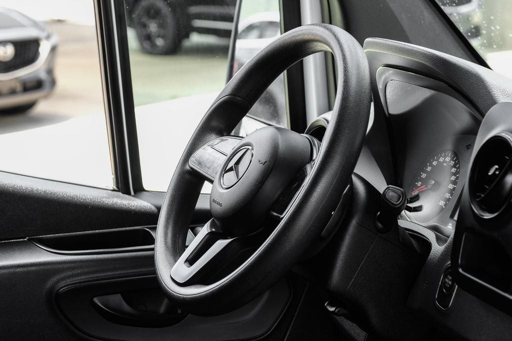 Used 2019 Mercedes-Benz Sprinter 170 Cargo image 10