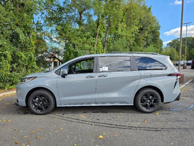 New 2026 Toyota Sienna XLE Woodland Edition AWD/4WD image 3