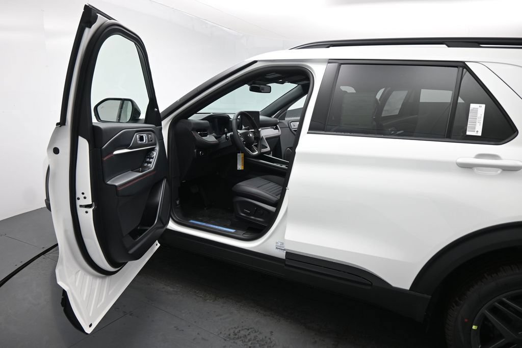 New 2026 Ford Explorer ST-Line w/ ST-Line Street Pack RWD image 8