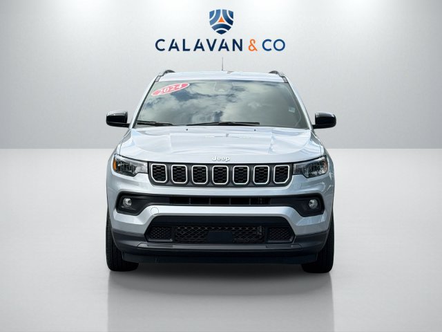 Used 2025 Jeep Compass Latitude AWD/4WD image 2