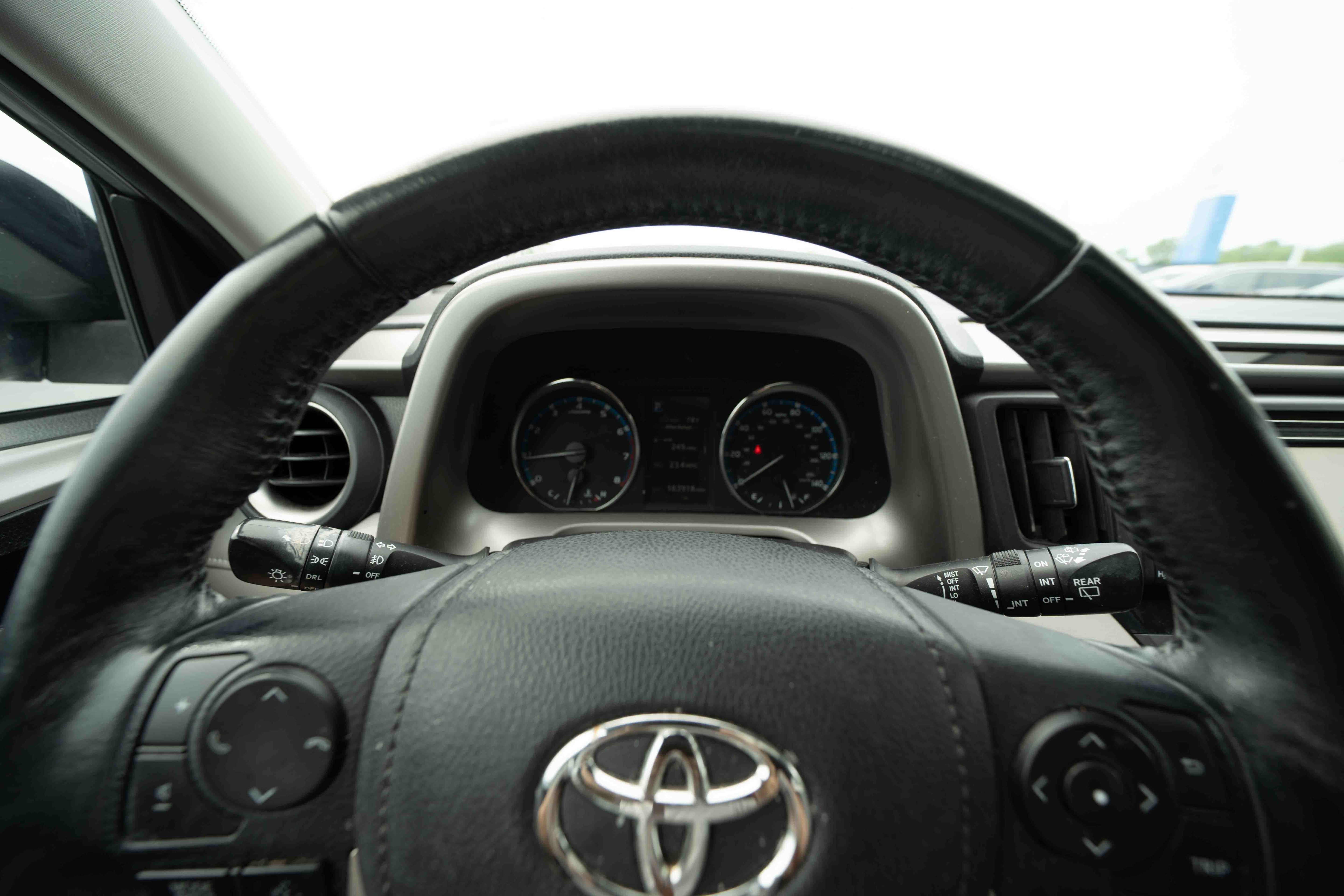 Used 2016 Toyota RAV4 XLE AWD/4WD image 15