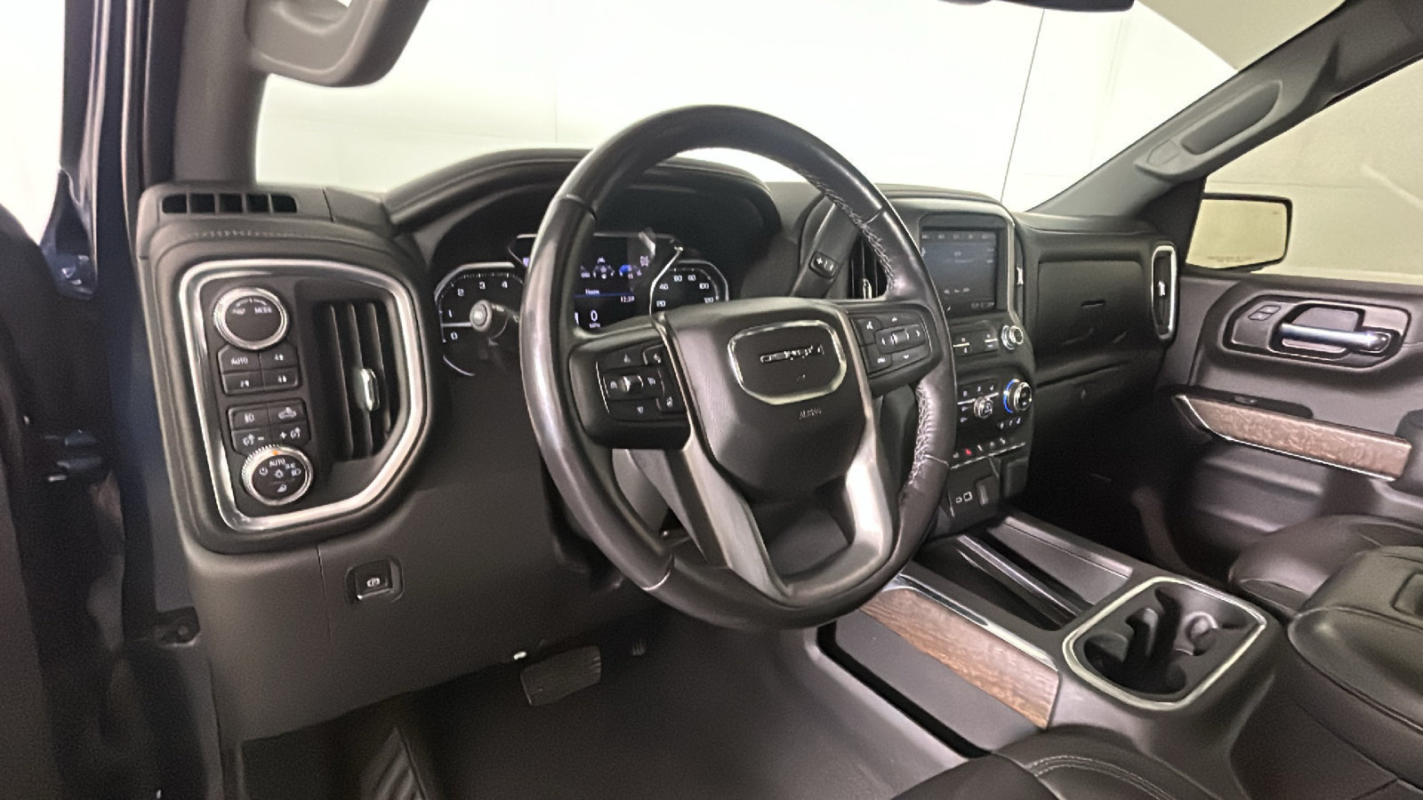 Used 2022 GMC Sierra 1500 Denali w/ Driver Alert Package II AWD/4WD image 16