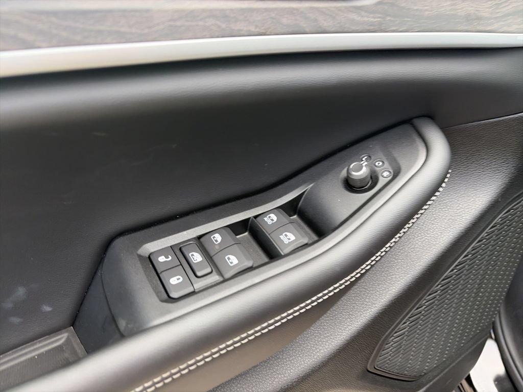 New 2026 Jeep Grand Cherokee Altitude RWD image 18