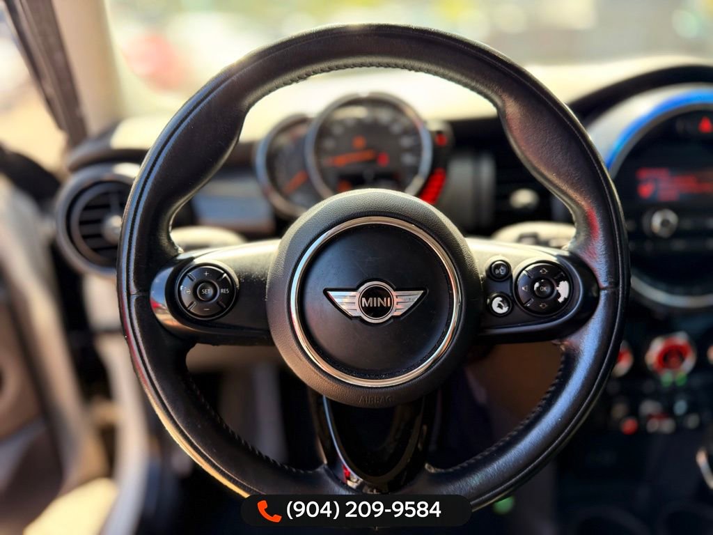 Used 2015 MINI Cooper 4-Door Hardtop image 12