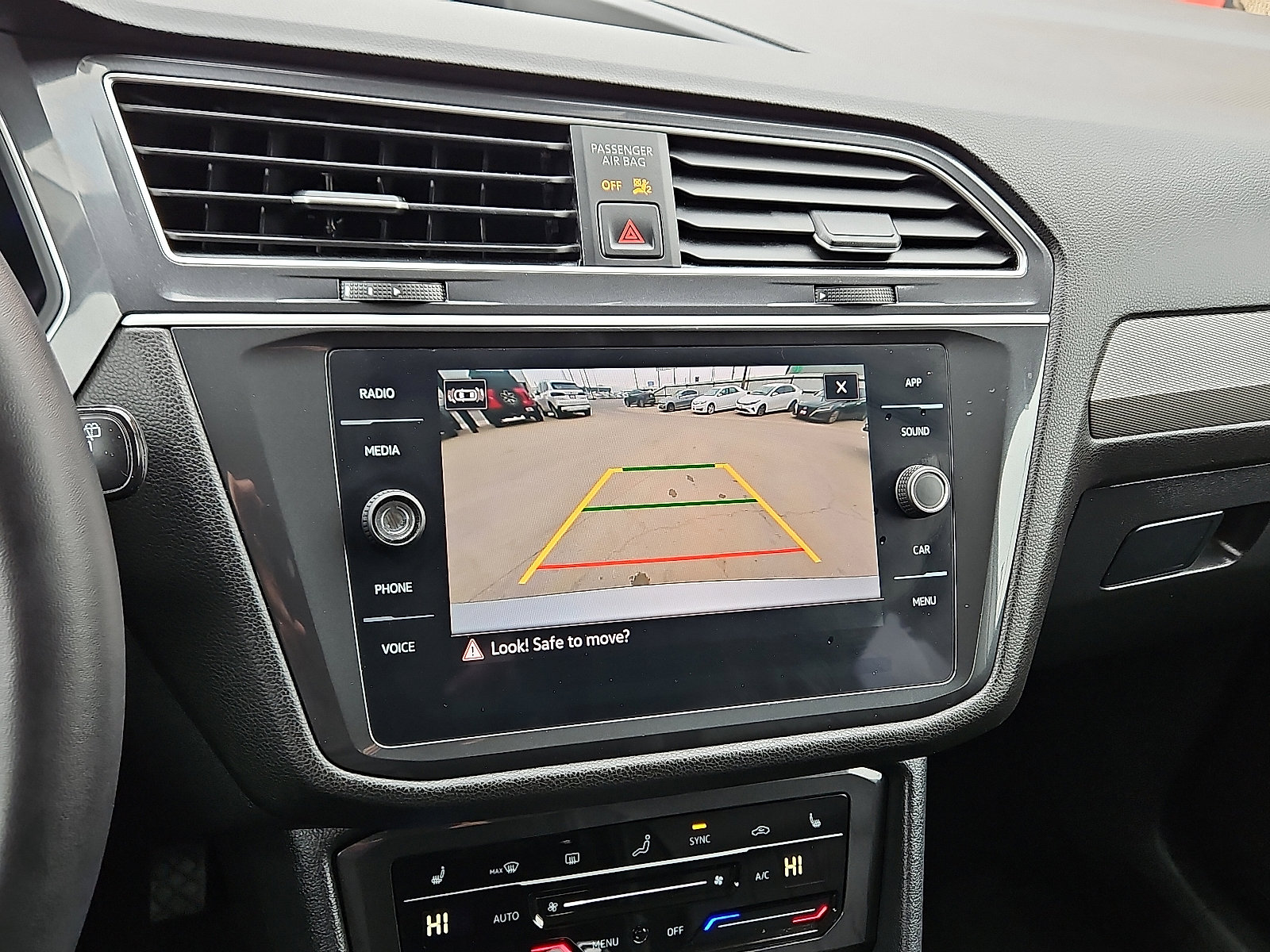 Used 2024 Volkswagen Tiguan SE FWD image 17