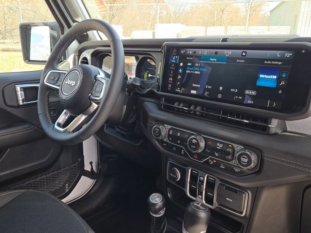 Used 2025 Jeep Wrangler Unlimited Sahara w/ Safety Group image 7