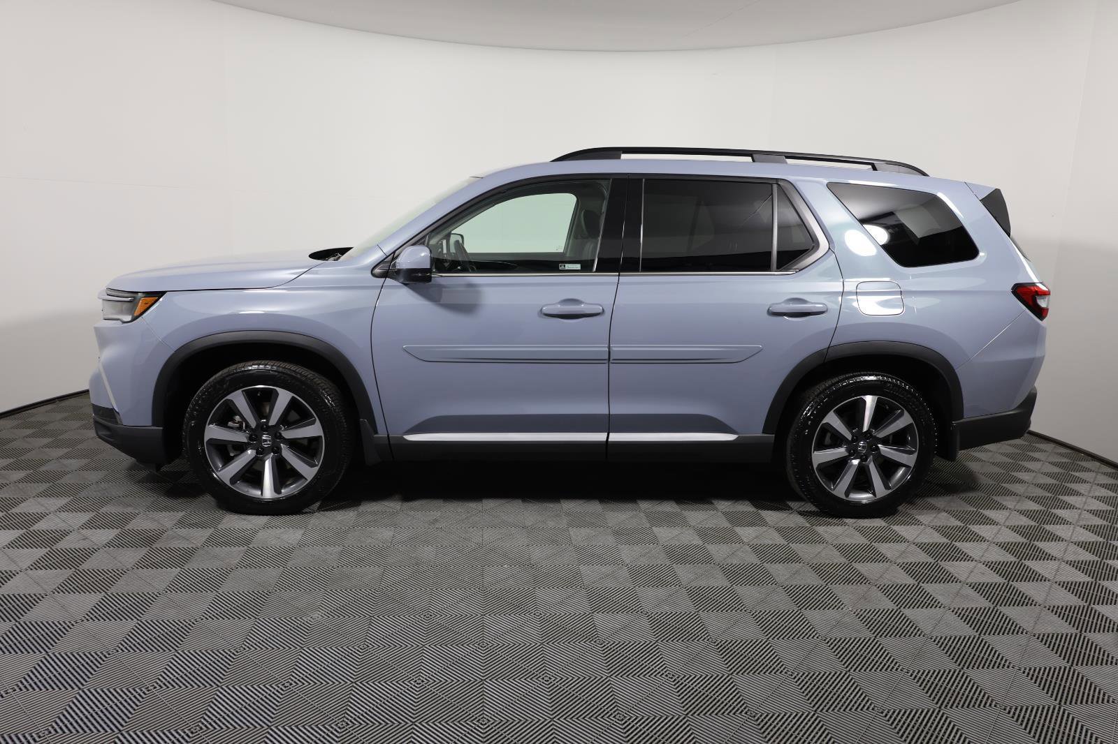Used 2024 Honda Pilot Touring image 8