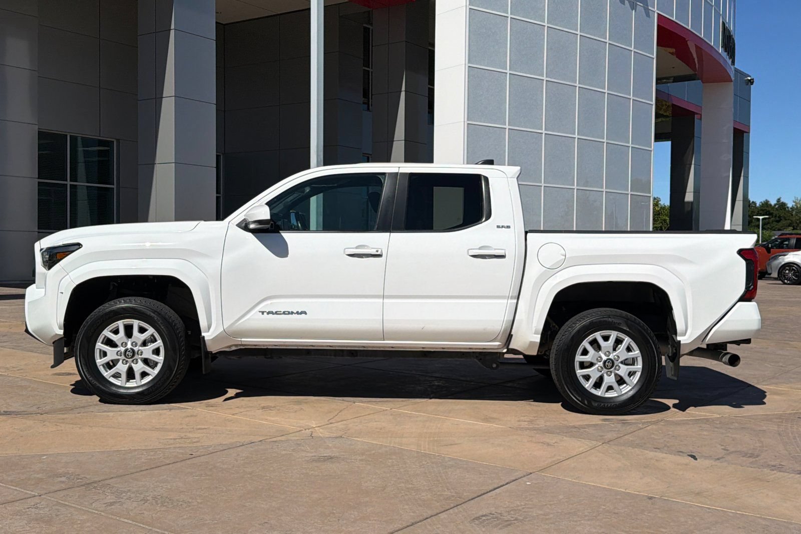 Certified 2024 Toyota Tacoma SR5 AWD/4WD image 8