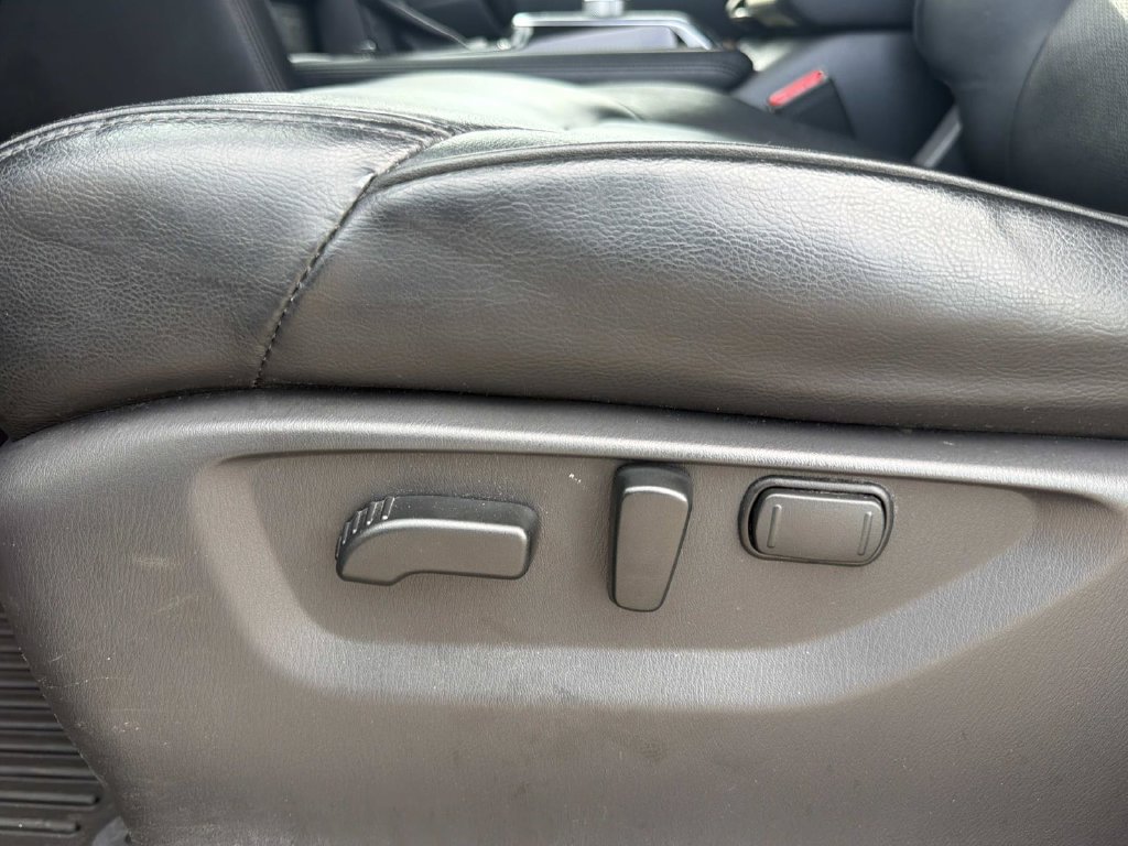 Used 2022 Nissan Armada SL w/ Captain's Chairs Package AWD/4WD image 14