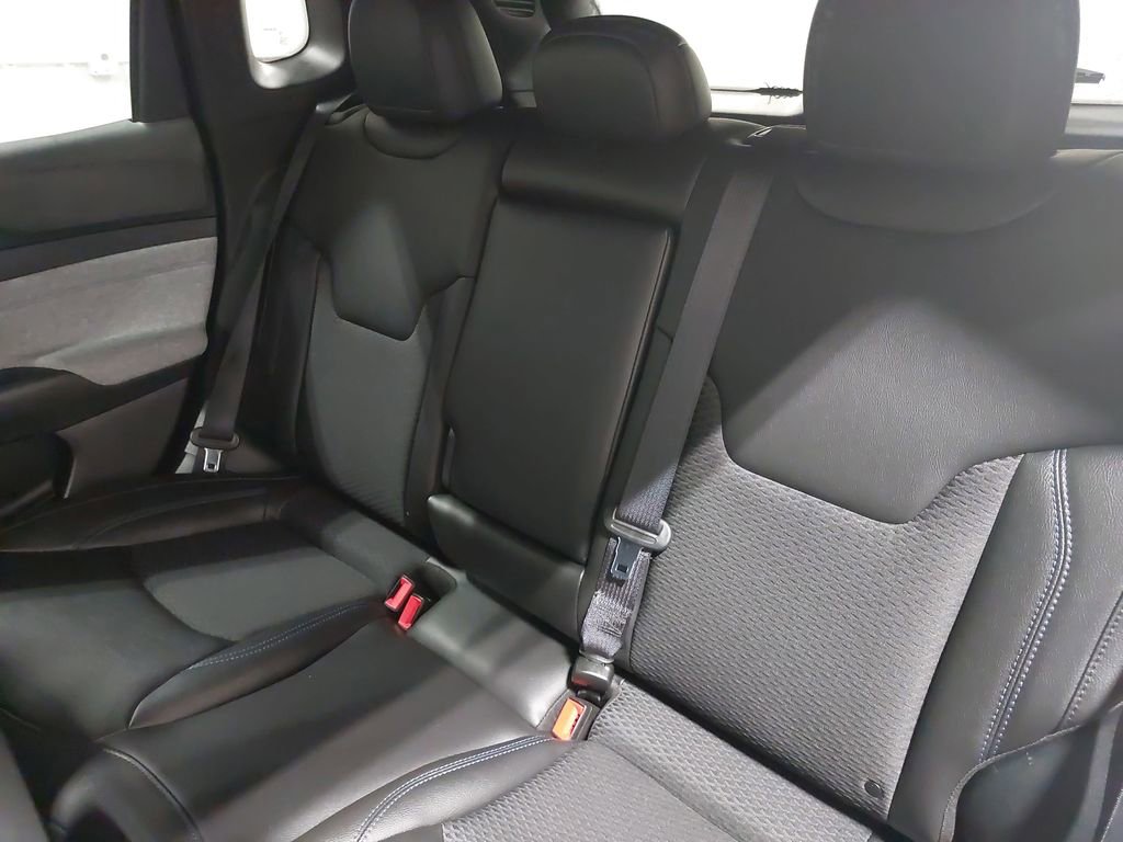 Used 2025 Jeep Compass Latitude image 13