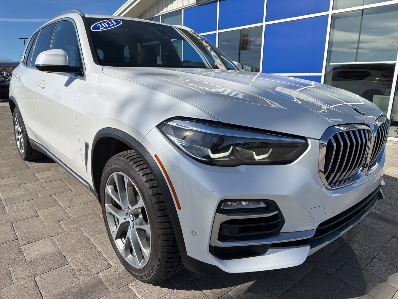 Used 2021 BMW X5 xDrive40i w/ Convenience Package AWD/4WD image 2