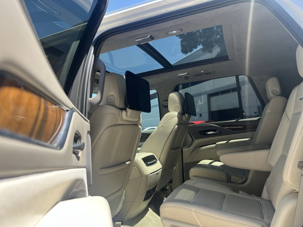 Used 2022 Cadillac Escalade Premium Luxury Platinum image 14