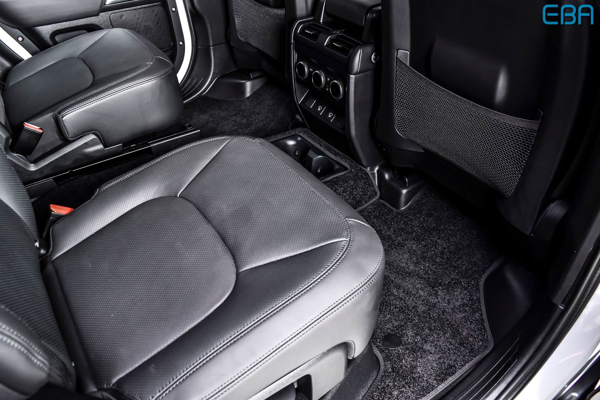 Used 2025 Land Rover Defender 130 X-Dynamic SE image 23