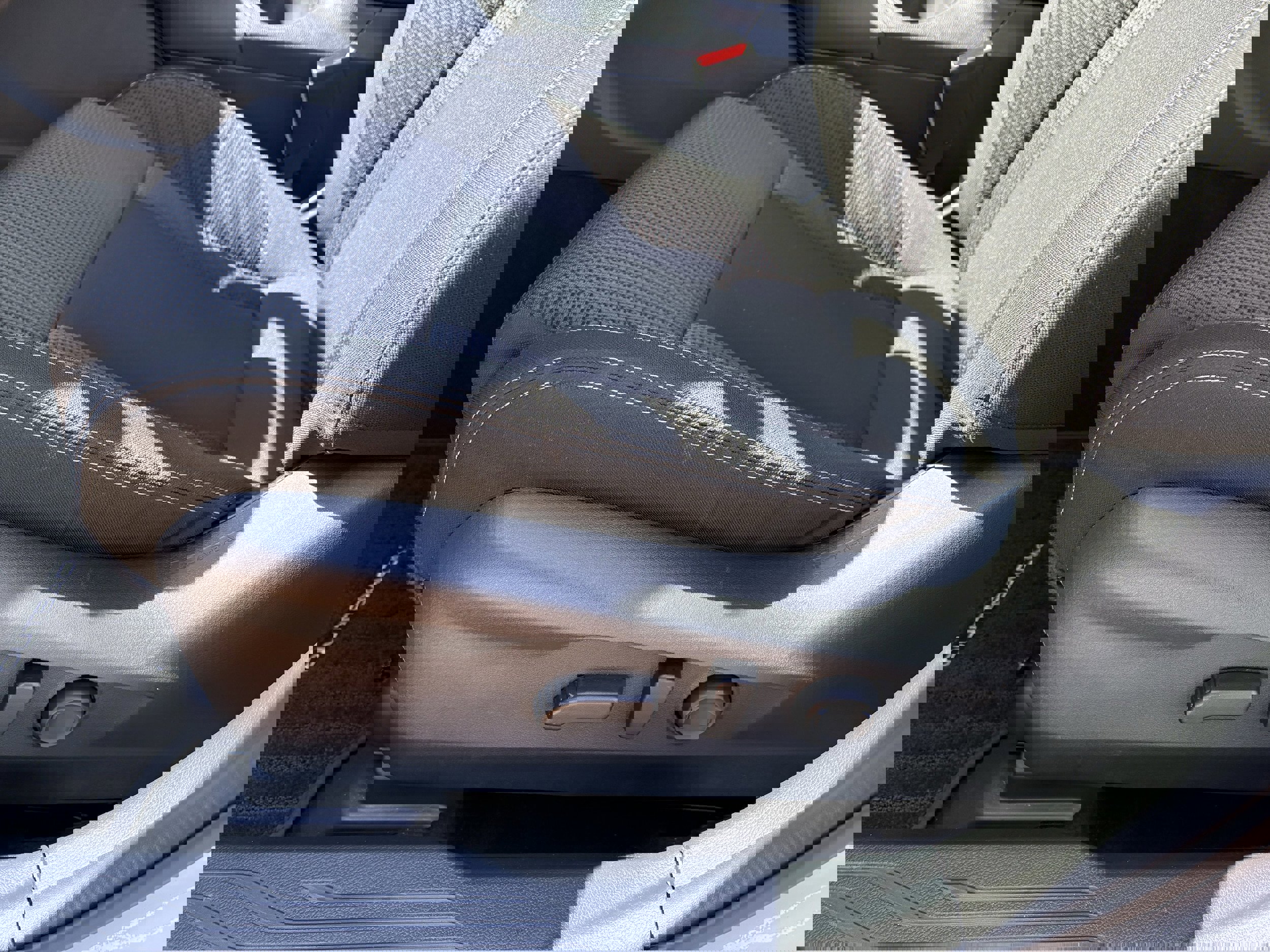 Used 2025 Subaru Outback Premium image 28